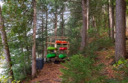 Val-des-Monts Casa | La Chataigne - Wilderness waterfront escape
