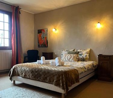 Villeneuve-sur-Allier Hotel | La Chaumière DE L'EAU SAUVAGE