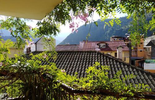 Baños de Agua Santa Hotel | La Chimenea Casa De Piedad