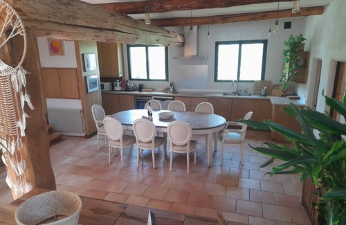 Fa Casa | La Colline aux Oiseaux, large nature gîte with swimming pool