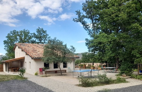 Fa Casa | La Colline aux Oiseaux, large nature gîte with swimming pool
