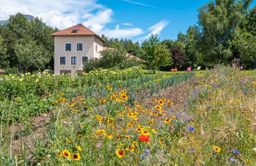 Saint-Bonnet-en-Champsaur Cama Y Desayuno | "La Combe Fleurie" Appartements & Chambres