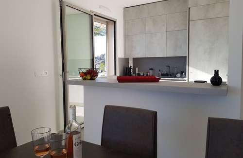 Falicon Apartamento | La Consolate: 5* apartment, 90m2 terrace, panoramic sea view, private Jacuzzi