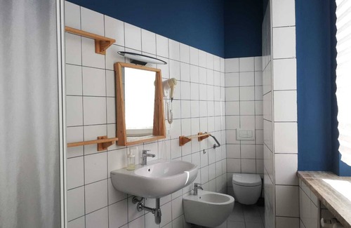 Cinisello Balsamo Hotel | La Cordata Accommodation - Woodhouse Bike Hotel