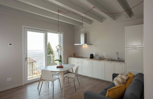 Villanuova sul Clisi Apartamento | La Cornice sul Garda - Betulla - lake view and pool in small residence