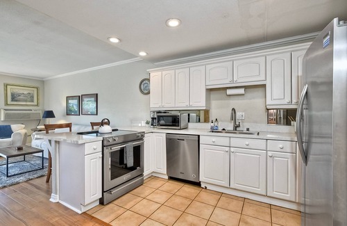 Aviara Condominio | La Costa Condo | Pool, BBQ, Gated Parking