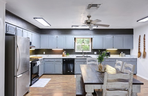 Medina County Casa | La Coste- A Birdy Vacation Rental