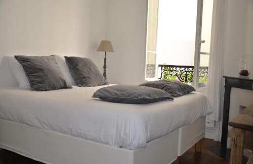 Val-de-Grace Cama Y Desayuno | La Cour du 5ème - Chambre d'hôtes