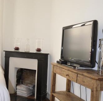 Val-de-Grace Cama Y Desayuno | La Cour du 5ème - Chambre d'hôtes