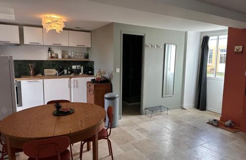 Neuville-aux-Bois Apartamento | La cour fleurie