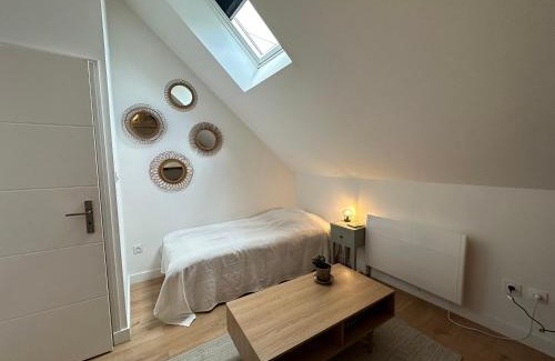 Neuville-aux-Bois Apartamento | La cour fleurie