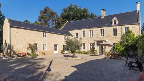 Mosles Casa | La Cour Souveraine - Chambre d'hôtes La Péninsule