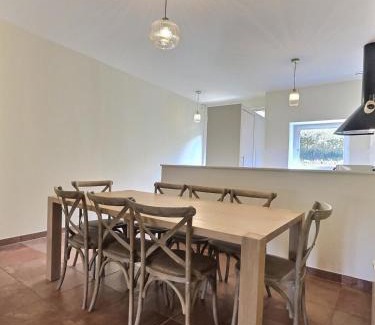 Berze-le-Chatel Casa | La croix de fer by Miss K