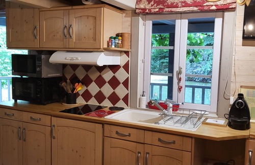 Strueth Chalet De Esquí | "La Demoiselle" self catering in a private park comfortable for 2 persons