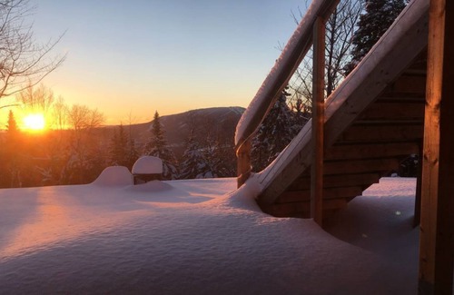 Saint-Joachim Apartamento | La Denver - Log Home with SPA (Unit 1)