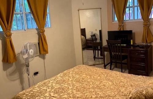 Vaudreuil Otro | La Difference Guest House / Vaudreuil