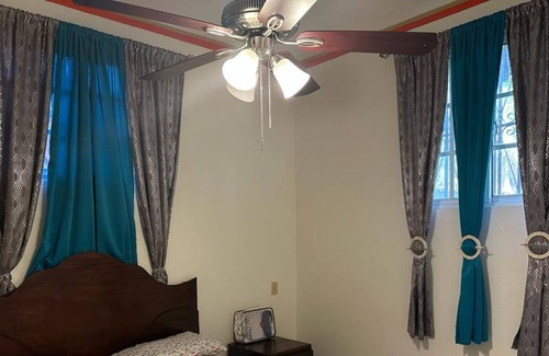 Vaudreuil Otro | La Difference Guest House - Route Nationale #1