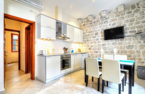 Kotor Old Town Condominio | La Dolce Vita l ❤️ de UNESCO Kotor Luxury 1bdr 50% de descuento ideal freelance hub