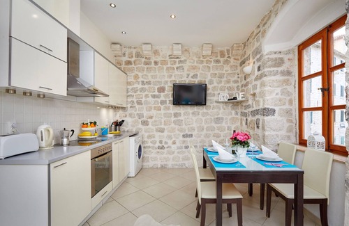 Kotor Old Town Condominio | La Dolce Vita l ❤️ de UNESCO Kotor Luxury 1bdr 50% de descuento ideal freelance hub