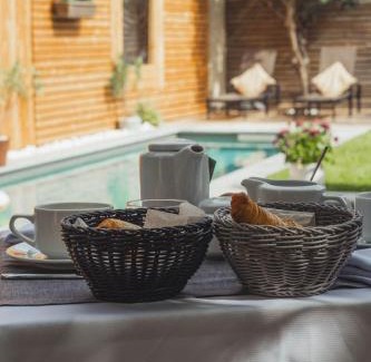 Montbazin Cama Y Desayuno | La Domitia - Maison d'hôtes, massages & bien-être