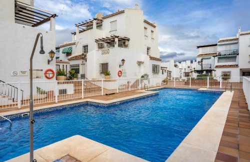 Castillo de Sabinillas Apartamento | La Duquesa apt with pool by Costarentals - Ref M8