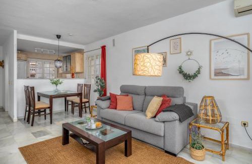 Castillo de Sabinillas Apartamento | La Duquesa apt with pool by Costarentals - Ref M8