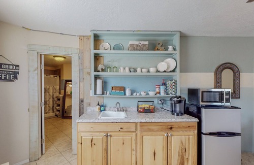 Rio Rancho Apartamento | La Escapada, Master Suite w Washer/Dryer