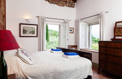 Molazzana Otro | La Fattoria Farmhouse with La Stalla Apartment (Sleeps 14, 7 Bedrooms)