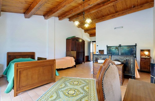 San Severino Marche Casa | Gran casa de campo con piscina privada.
