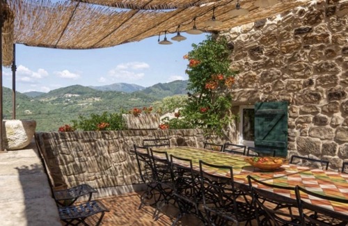 Ailhon Casa | La Feneire est un Gîte Situé Situé au Coeur de L'ardèche