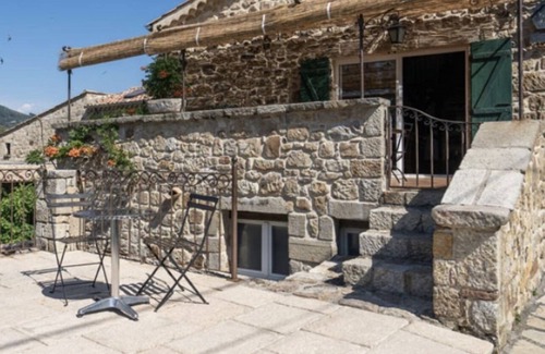 Ailhon Casa | La Feneire est un Gîte Situé Situé au Coeur de L'ardèche