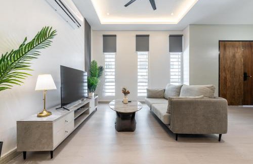 Batu Ferringhi Casa | La Ferringhi Villa - 5 Bedroom Bungalows by ALV