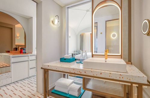An Thoi Complejo | La Festa Phu Quoc, Curio Collection By Hilton