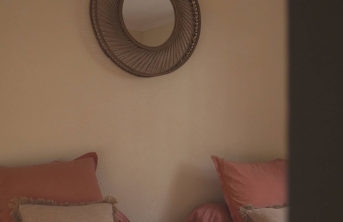 Grayan-Et-L'Hopital Cama Y Desayuno | La Figulina - room and private space in a family home
