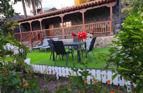 Alojera Casa | La Finca De Victoria Alojera