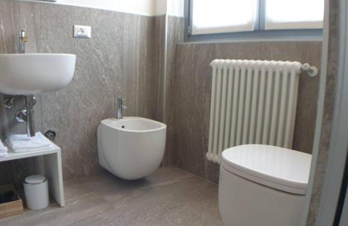 Cataeggio Apartamento | LA FINESTRA SUL FIUME-GRAZIOSA MANSARDA.CIR 014O74