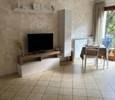 Edolo Apartamento | La finestra sul giardino - Edolo