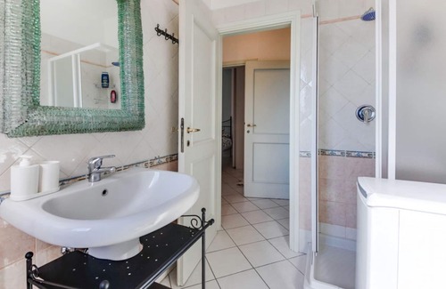 Quartiere Fiorenzuola Apartamento | La Fiorita · Refined and welcoming three-room apartment