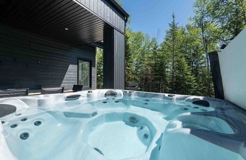 Les Eboulements Chalet De Esquí | La Folia 132: Tranquil Chalet, Spa & Scenic Trails