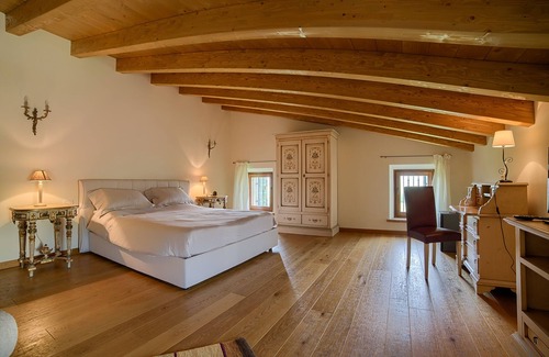 Pedemonte Casa | La Fonte degli Dei Wine Relais Adults Only