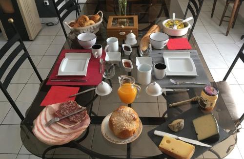 Faugeres Cama Y Desayuno | La Forgerole