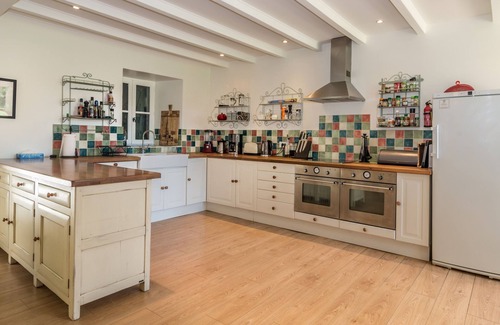 Saint-Andre-et-Appelles Casa | La Gravouse: casa señorial con piscina privada y cancha de tenis situada entre las viñas