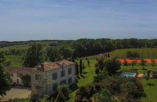 Saint-Andre-et-Appelles Casa | La Gravouse: casa señorial con piscina privada y cancha de tenis situada entre las viñas