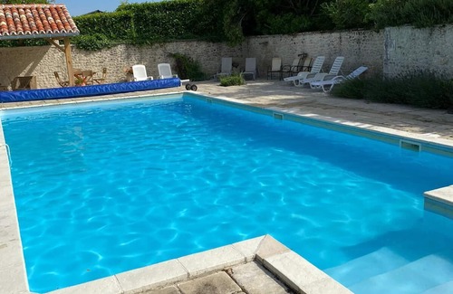 Saint-Martial-Viveyrol Casa | La Grange, conversión de granero hermosa con piscina privada en entorno rural