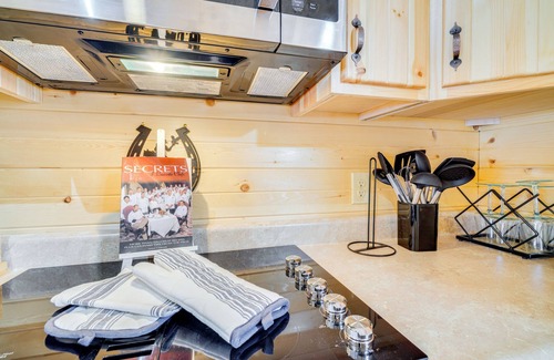 La Grange Cabina | La Grange Cabin on a Racehorse Farm w/ Pond Views!