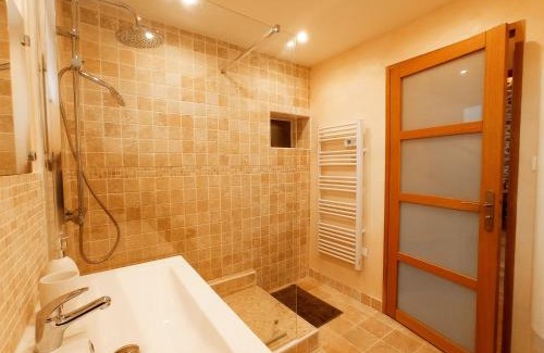 Saint-Angel Casa | La Grange de Marie à St Angel - Magnifique Grange Rénovée en loft pour 1 à 6 pers