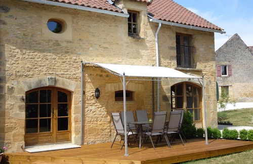 La Chapelle-Aubareil Casa | La Grange Mirabelle es un hermoso granero de piedra convertido de 3 dormitorios Nr Sarlat