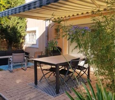 Villeveyrac Apartamento | La Grenadieère