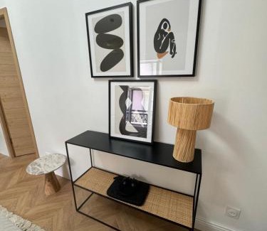 Nimes City Centre Apartamento | La Halte des Arènes de Nimes - Appartement Minimaliste - Ecusson Nimes