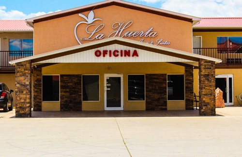 Cuauhtémoc Hotel | La Huerta Inn & Suites